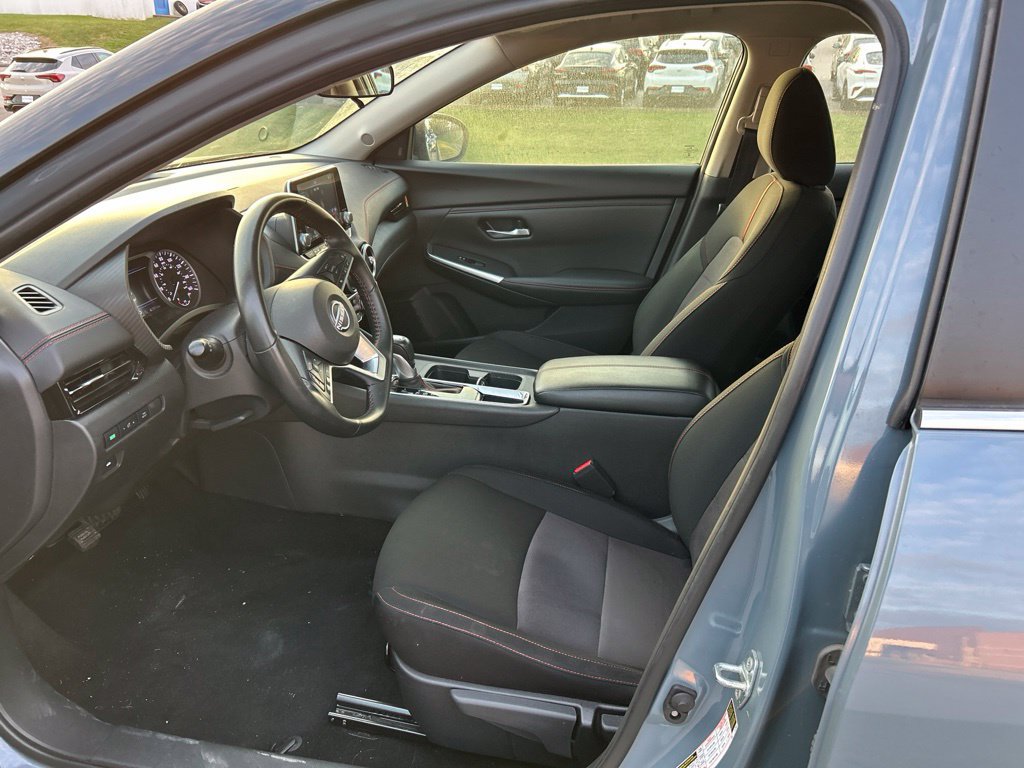 Used 2025 Nissan Sentra SR FWD image 6