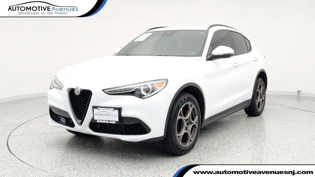 Used 2022 Alfa Romeo Stelvio Sprint image 1