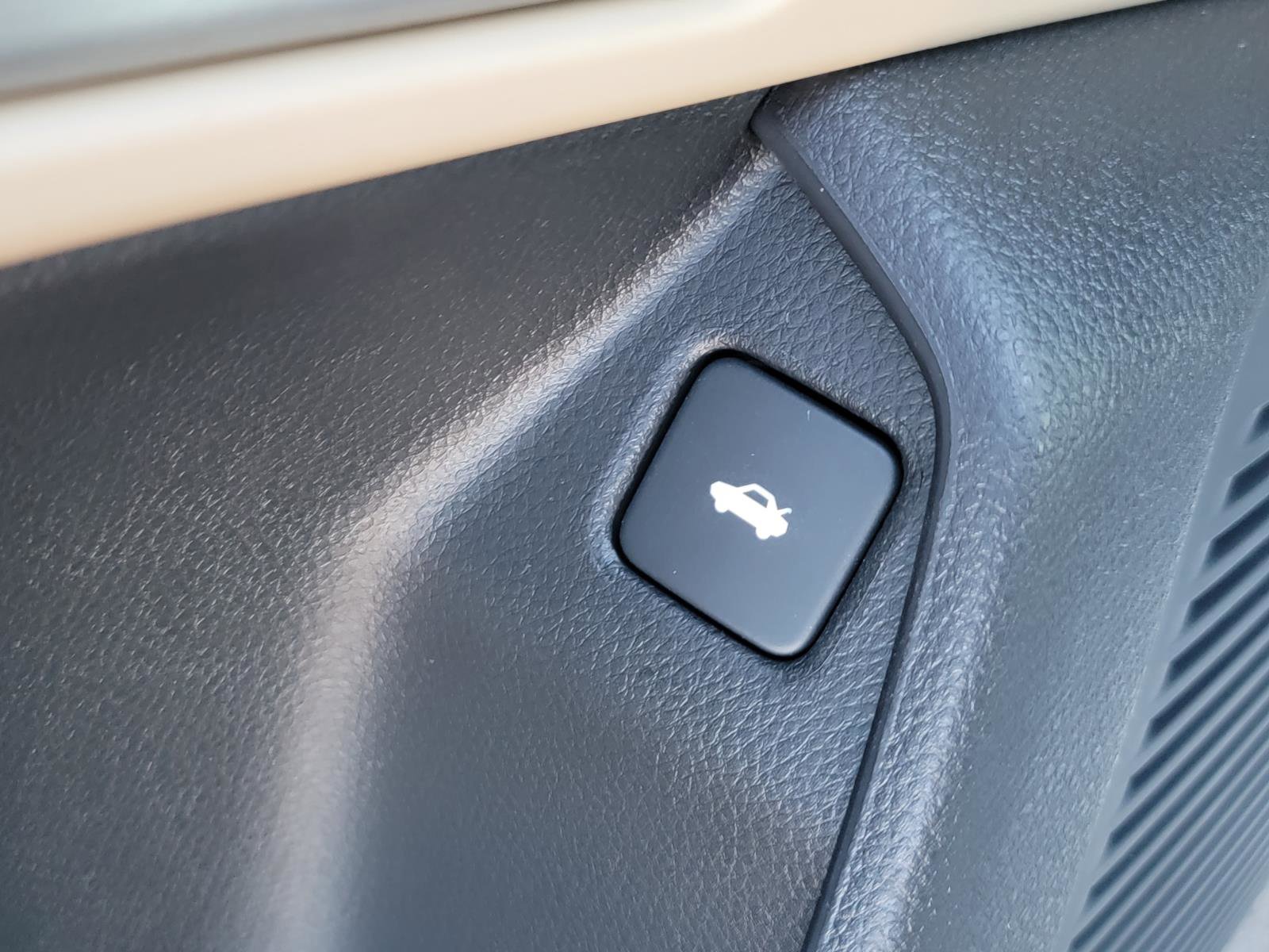 Certified 2025 Acura TLX w/ Technology Package image 36