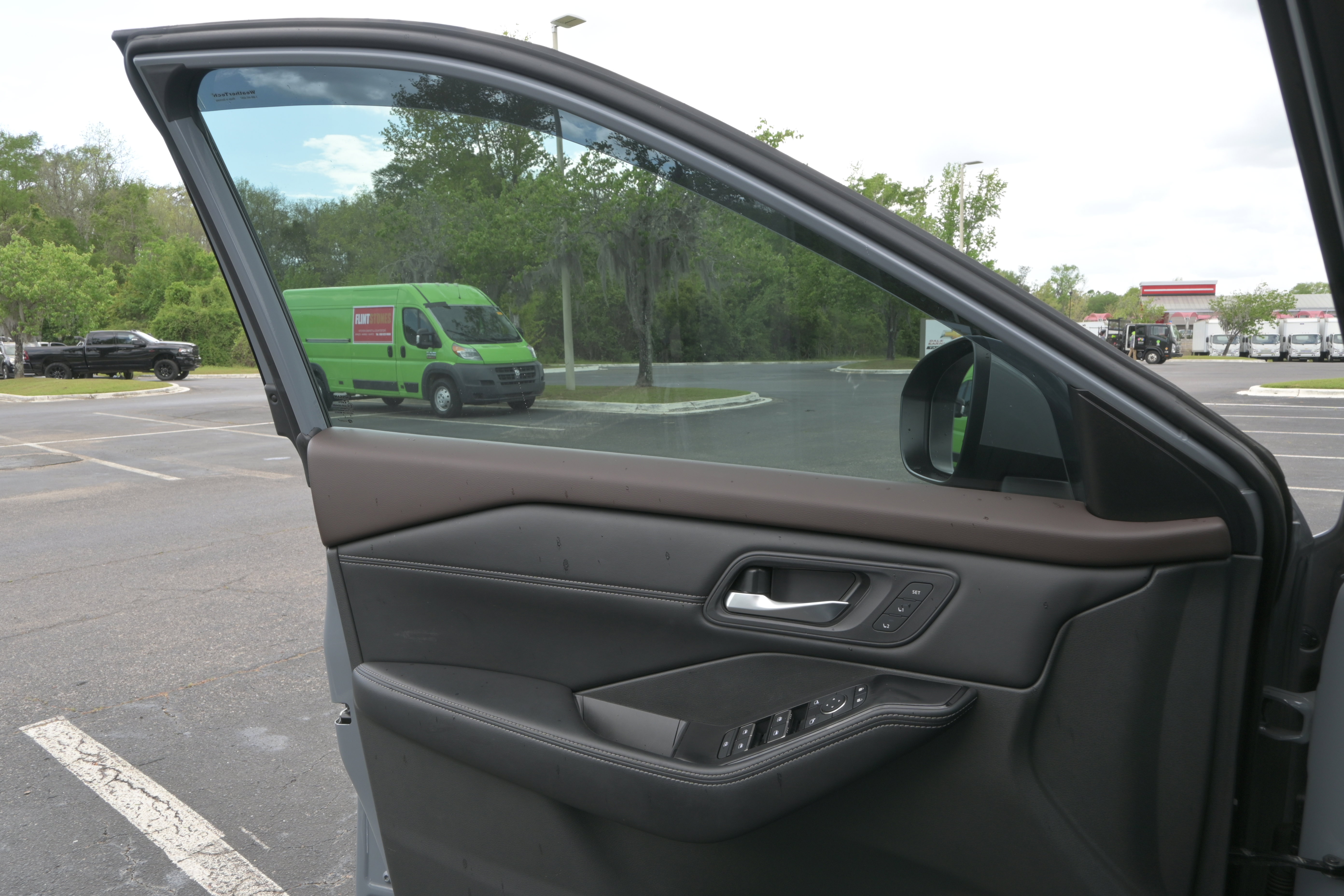 Used 2023 Nissan Rogue SL w/ SL Premium Package FWD image 27