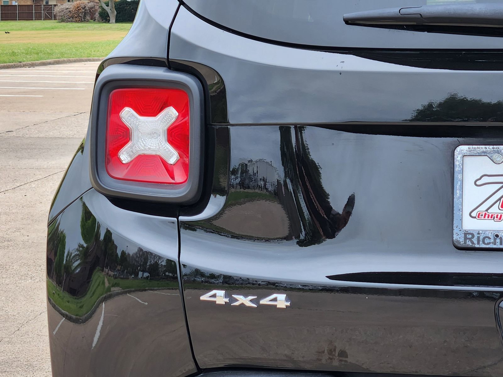 Used 2023 Jeep Renegade Latitude w/ Sun/Sound Group AWD/4WD image 15