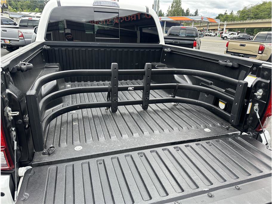 Used 2021 Toyota Tacoma SR5 w/ Trail Edition image 8