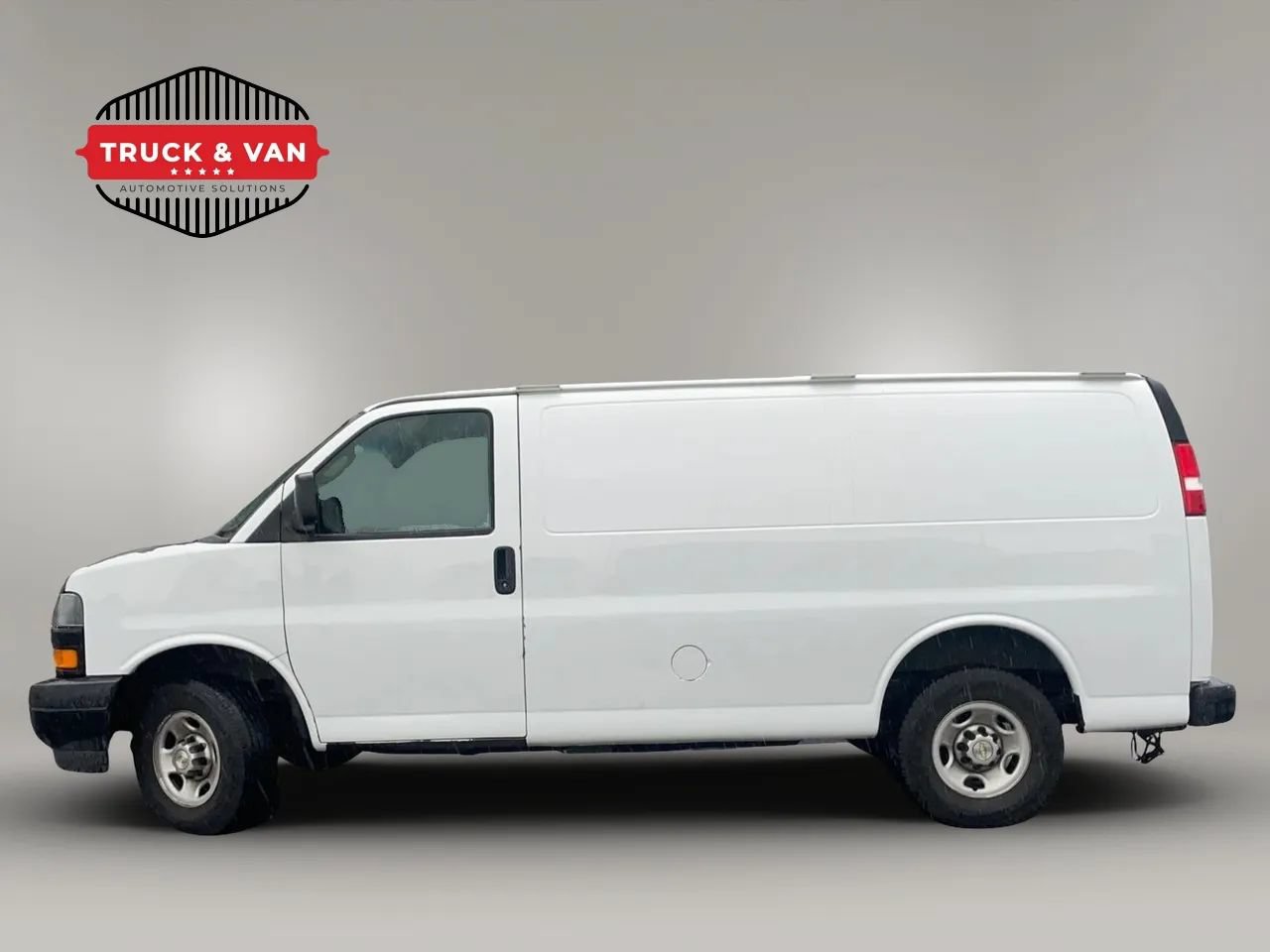 Used 2021 Chevrolet Express 2500 w/ Driver Convenience Package RWD image 3