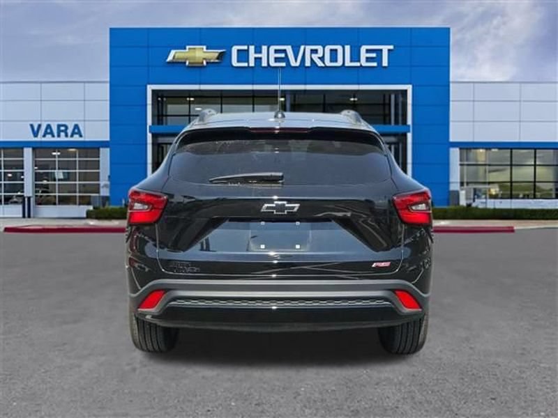 Certified 2026 Chevrolet Trax RS w/ Sunroof Package FWD image 4