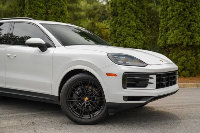 Used 2024 Porsche Cayenne AWD/4WD image 7