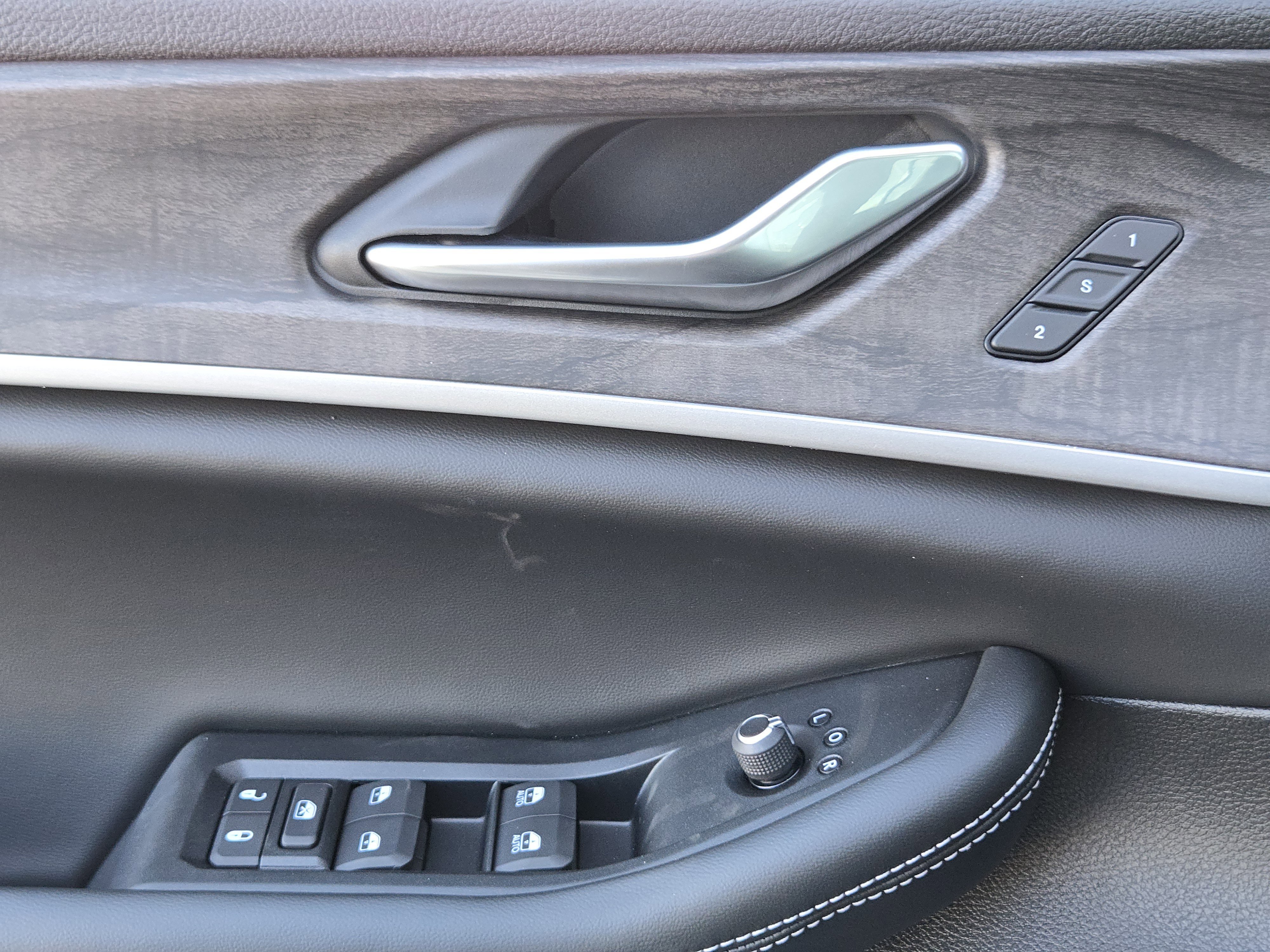 New 2025 Jeep Grand Cherokee L Limited w/ Black Appearance Package image 17