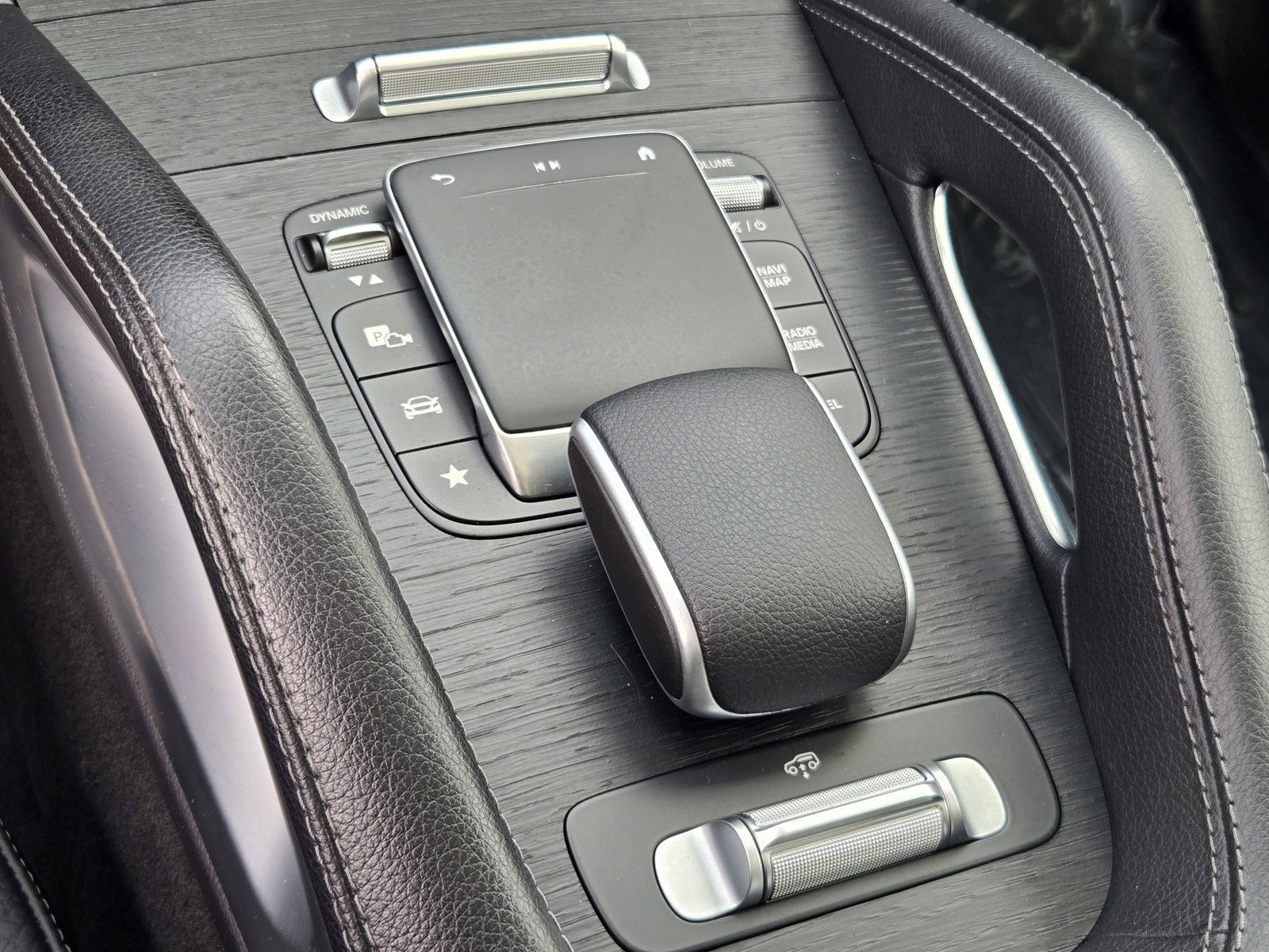 Used 2023 Mercedes-Benz GLS 450 4MATIC image 19