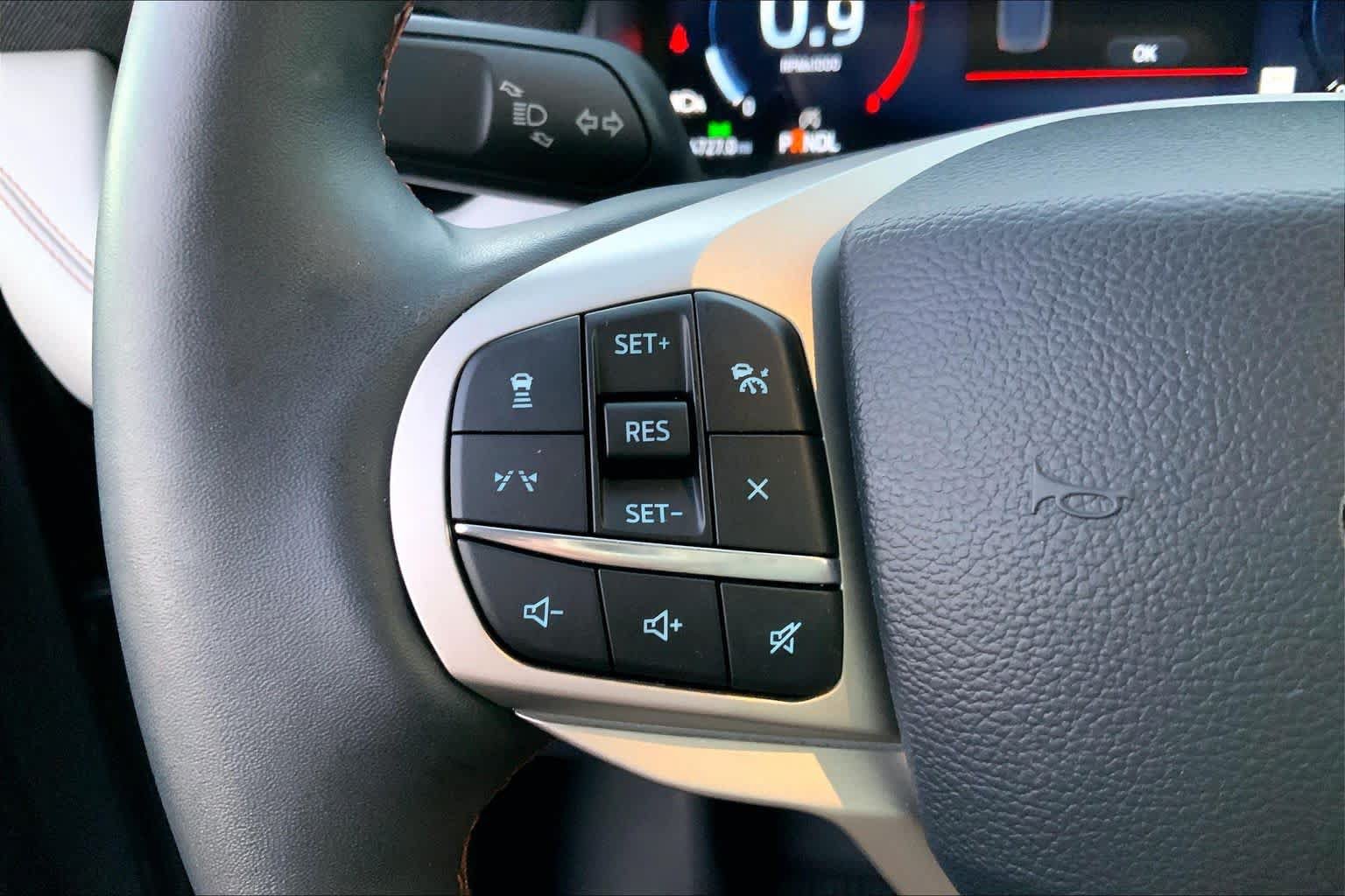 Used 2025 Ford Explorer Active w/ Active Comfort Package RWD image 22
