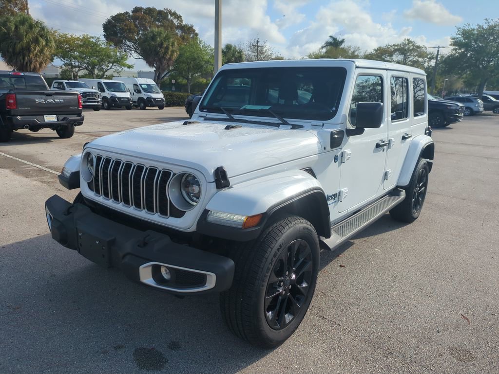 Used 2025 Jeep Wrangler Sahara 4xe image 11