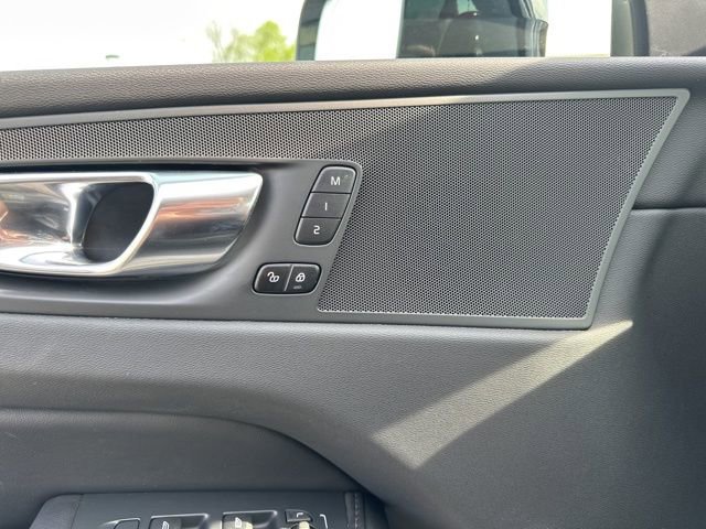 Certified 2023 Volvo XC60 B5 Plus w/ Climate Package AWD/4WD image 32