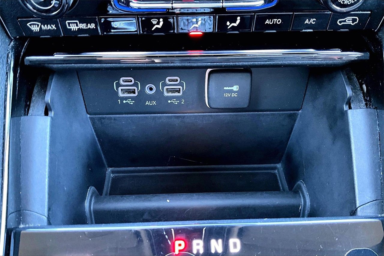 Used 2023 Jeep Grand Cherokee Limited image 17