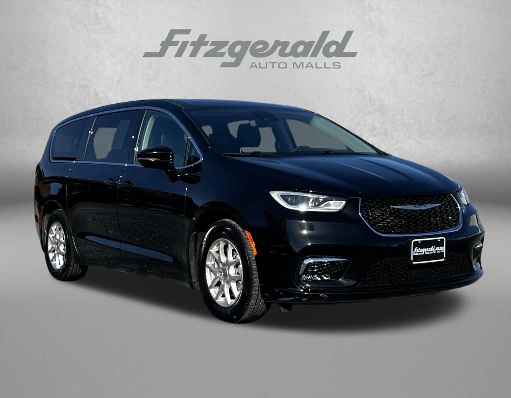 Used 2024 Chrysler Pacifica Touring-L