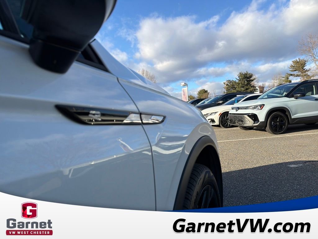 Certified 2023 Volkswagen Tiguan SE R-Line image 30