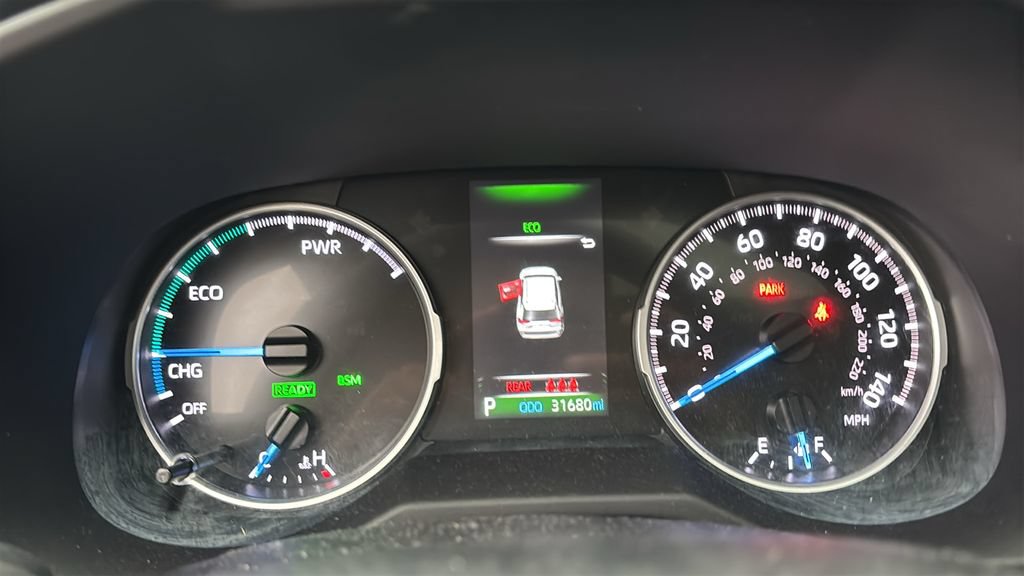 Used 2022 Toyota RAV4 XLE Premium AWD/4WD image 17