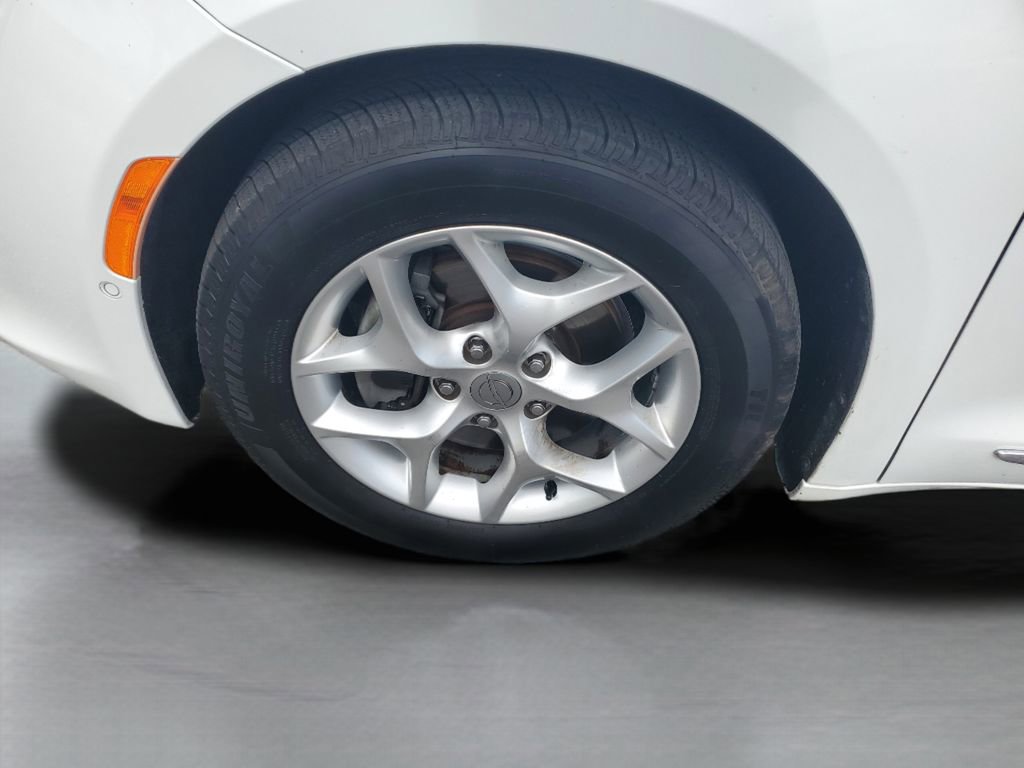 Used 2020 Chrysler Pacifica Limited w/ Advanced Safetytec Group FWD image 26