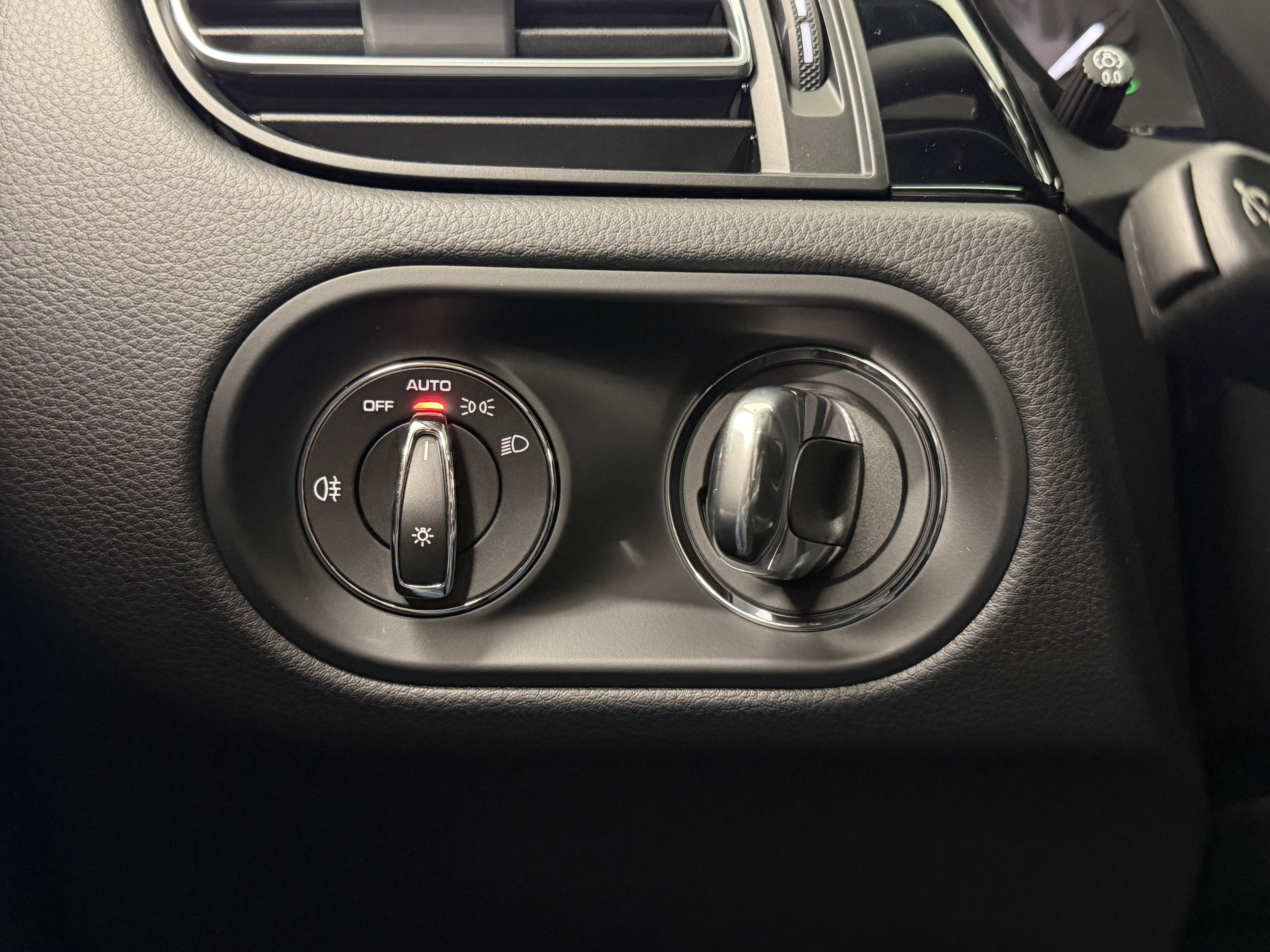 New 2026 Porsche Macan image 48