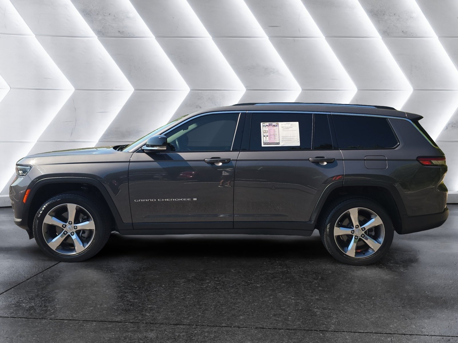 Used 2021 Jeep Grand Cherokee L Limited AWD/4WD image 2