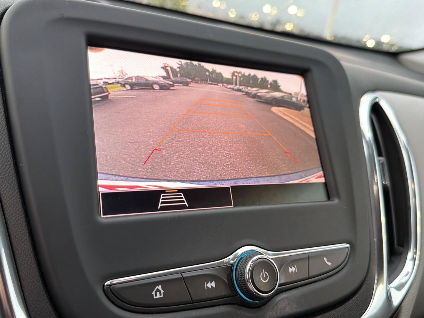 Used 2022 Chevrolet Equinox LS AWD/4WD image 24