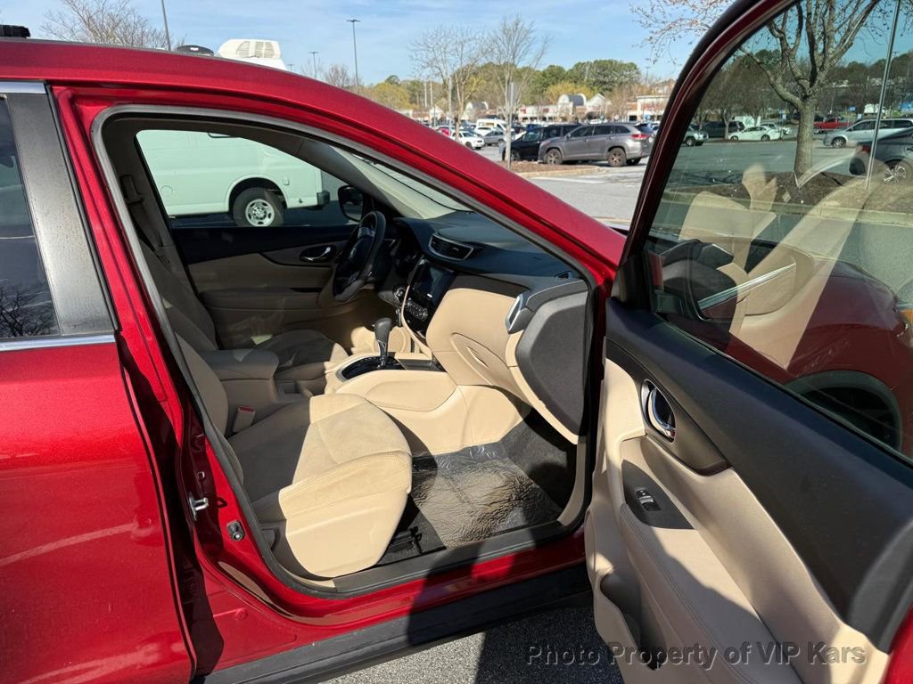 Used 2016 Nissan Rogue S image 9