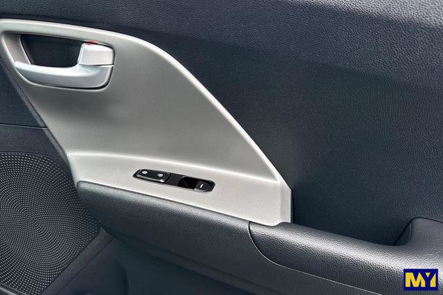 Used 2019 Kia Niro LX image 19