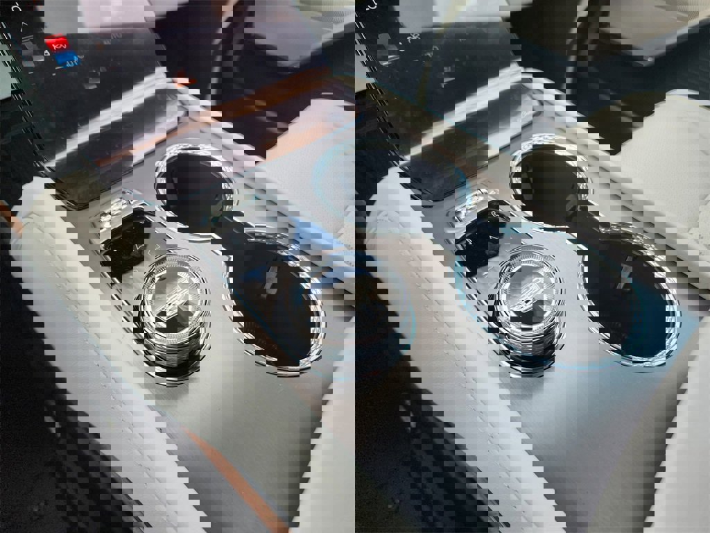 New 2026 Cadillac Vistiq Luxury w/ LPO, Floor Liner Package image 16