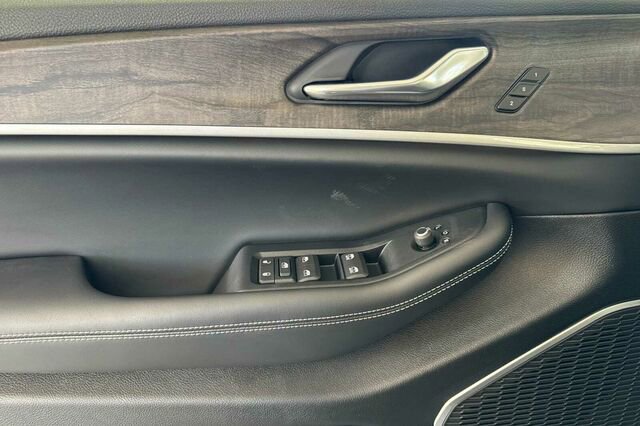 New 2026 Jeep Grand Cherokee L Limited AWD/4WD image 8