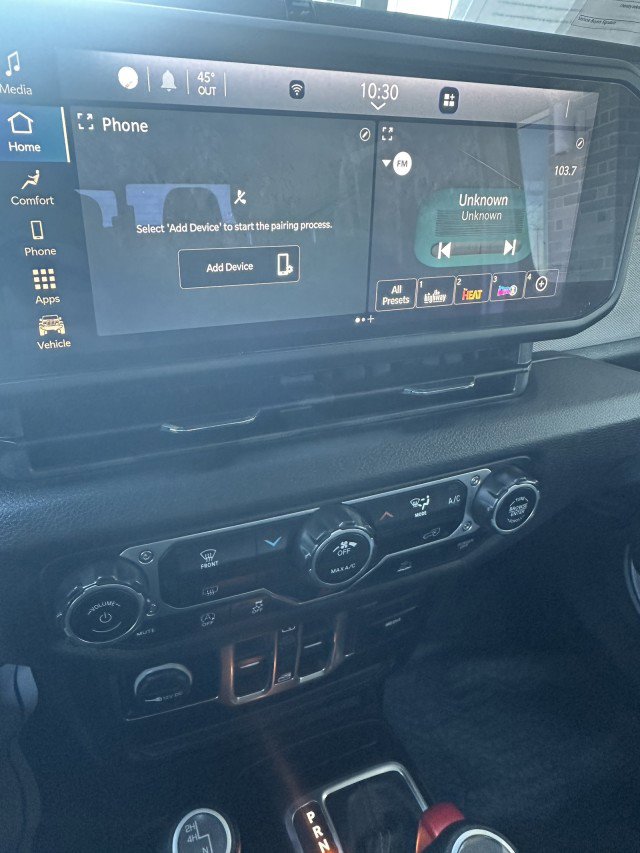 Used 2025 Jeep Gladiator Sport image 15