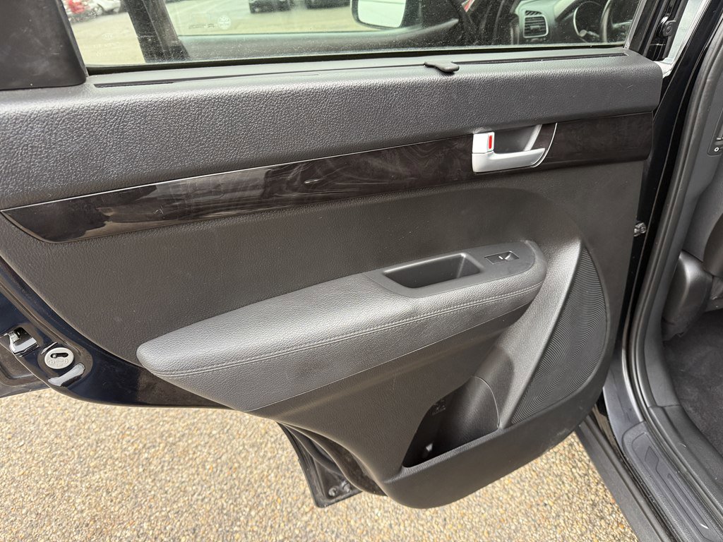 Used 2015 Kia Sorento LX image 13