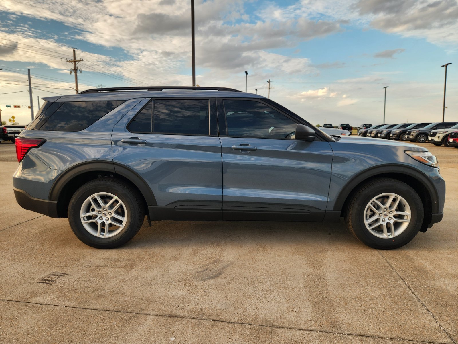 New 2027 Ford Explorer Active w/ Active Comfort Package RWD image 7