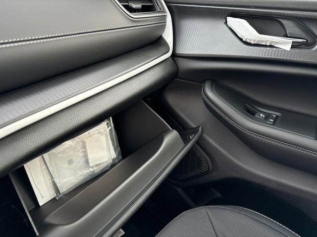 New 2025 Jeep Grand Cherokee L Laredo w/ Luxury Tech Group I image 31