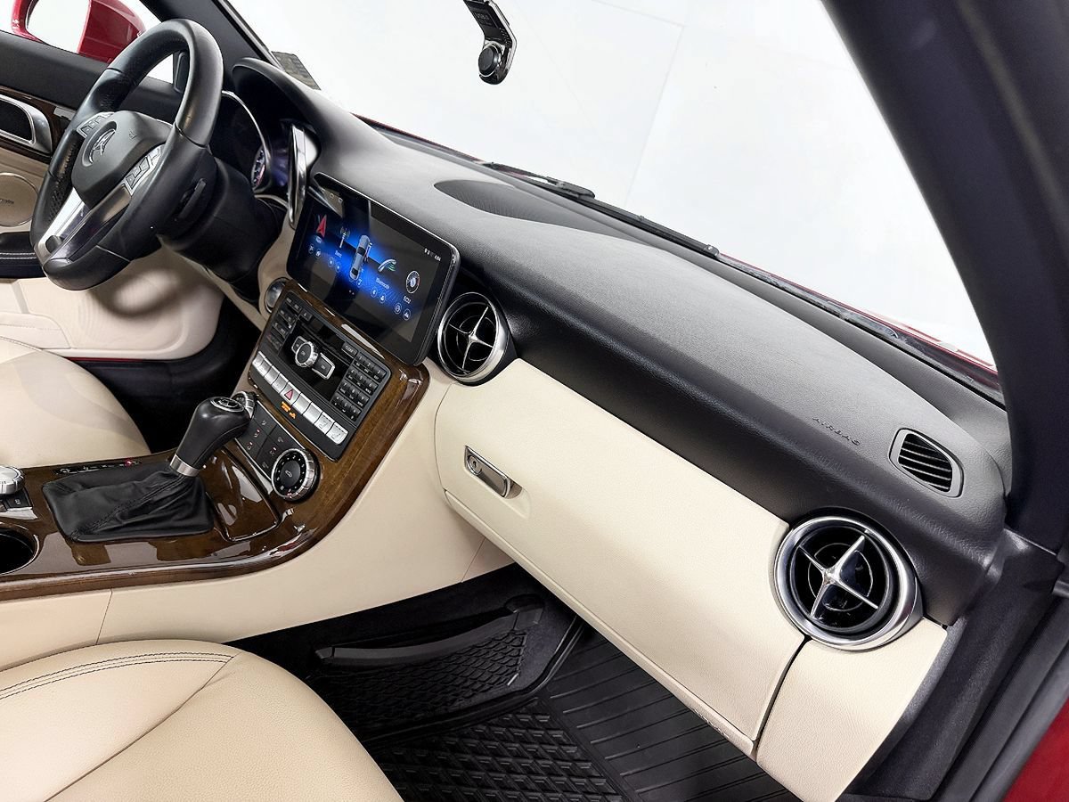 Used 2015 Mercedes-Benz SLK 250 image 43