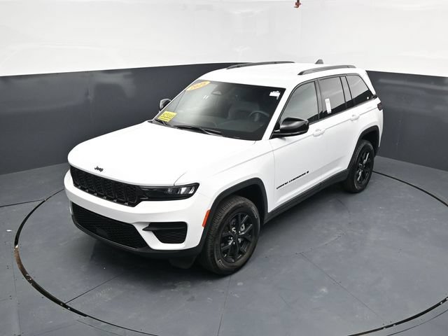 Used 2025 Jeep Grand Cherokee Altitude AWD/4WD image 41