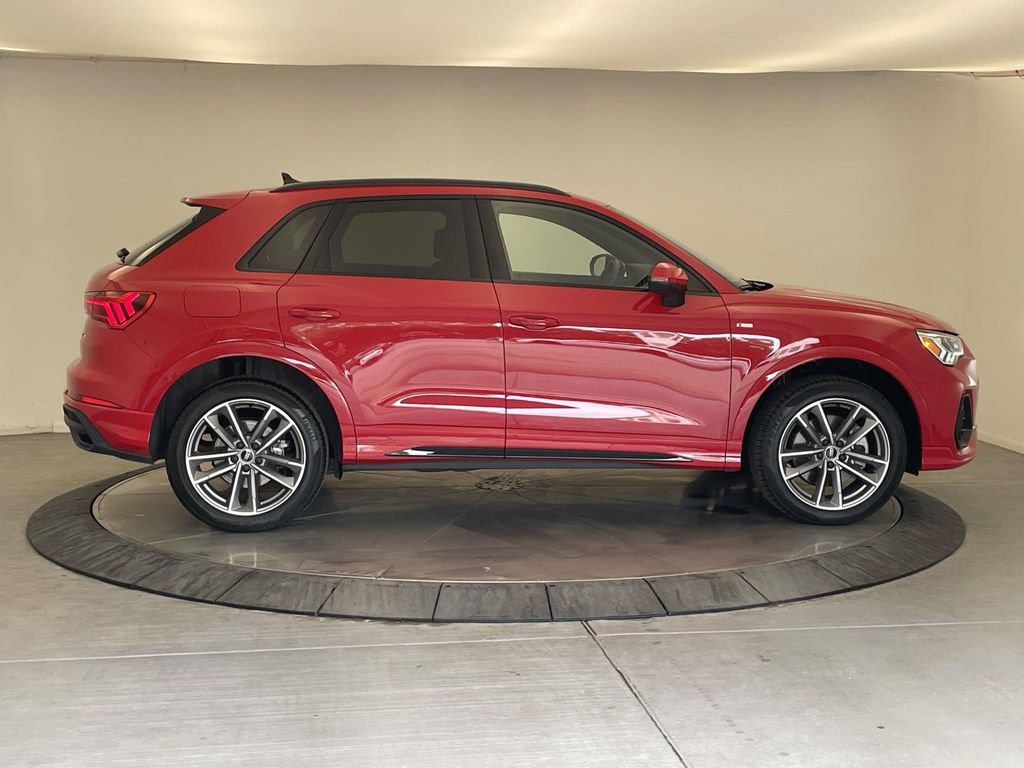 Certified 2025 Audi Q3 2.0T Premium w/ Convenience Package AWD/4WD image 8