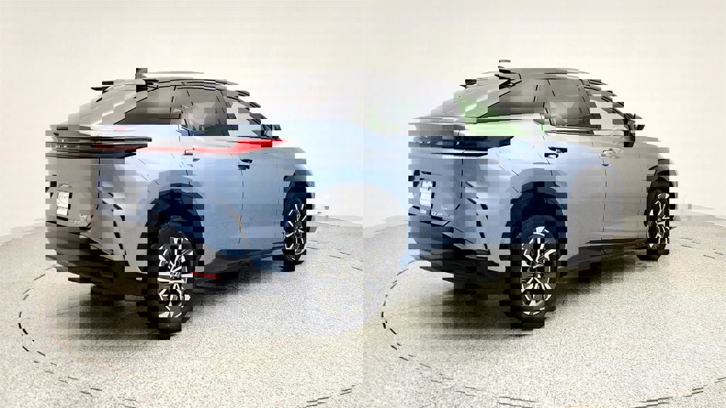 Used 2023 Lexus RZ 450e Premium w/ Technology Package image 5