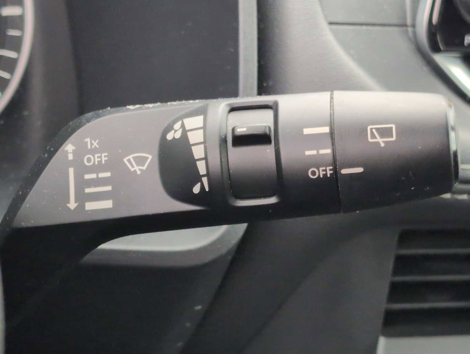 Used 2023 Nissan Rogue SV image 24