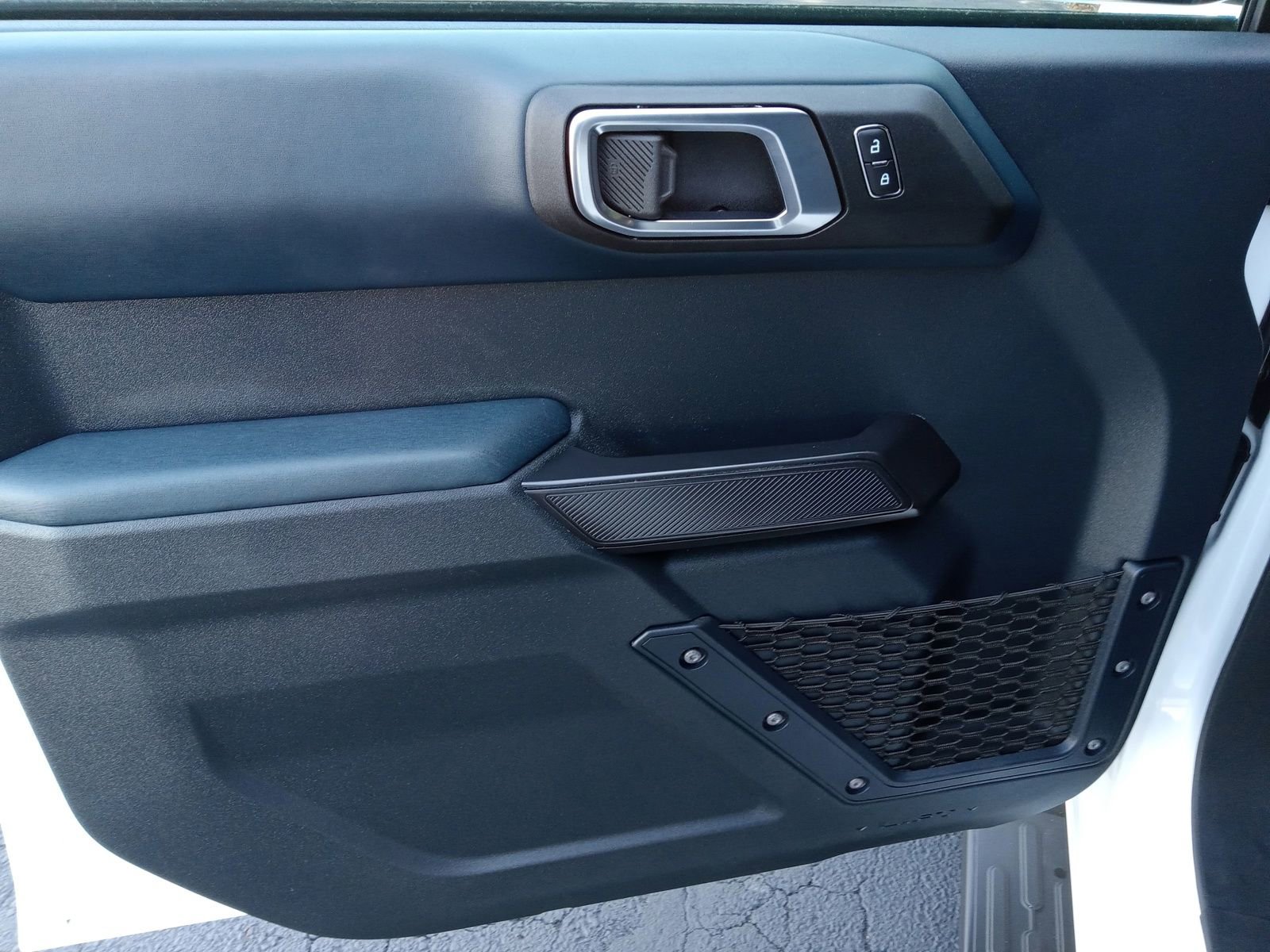 Used 2024 Ford Bronco Outer Banks image 8