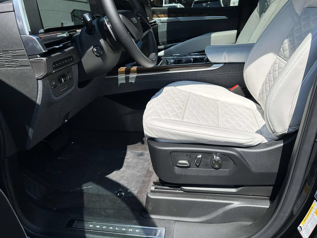 New 2026 Cadillac Escalade ESV Platinum Sport w/ LPO, ONYX Package AWD/4WD image 22