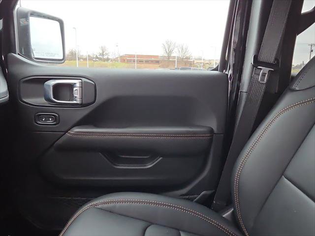 Used 2025 Jeep Wrangler Unlimited Sahara w/ Safety Group image 17