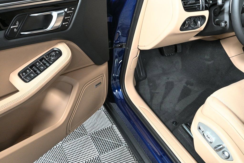 New 2026 Porsche Macan image 8