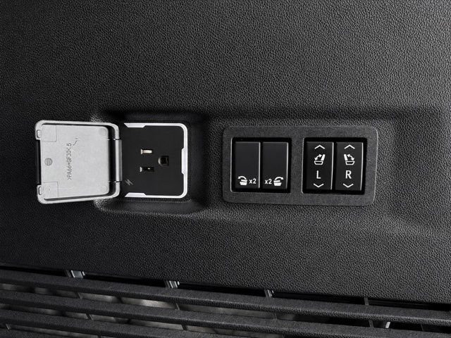 Used 2021 GMC Yukon XL Denali w/ Denali Premium Package AWD/4WD image 26