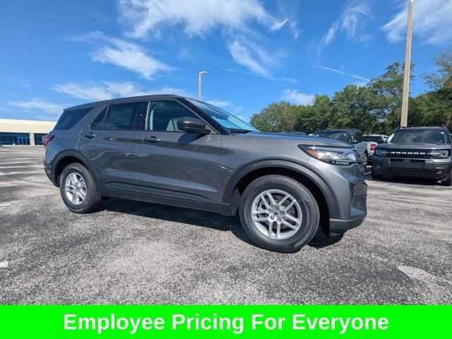 New 2026 Ford Explorer Active RWD image 3