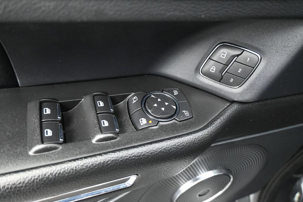 Used 2020 Ford Expedition XLT w/ Equipment Group 202A AWD/4WD image 4