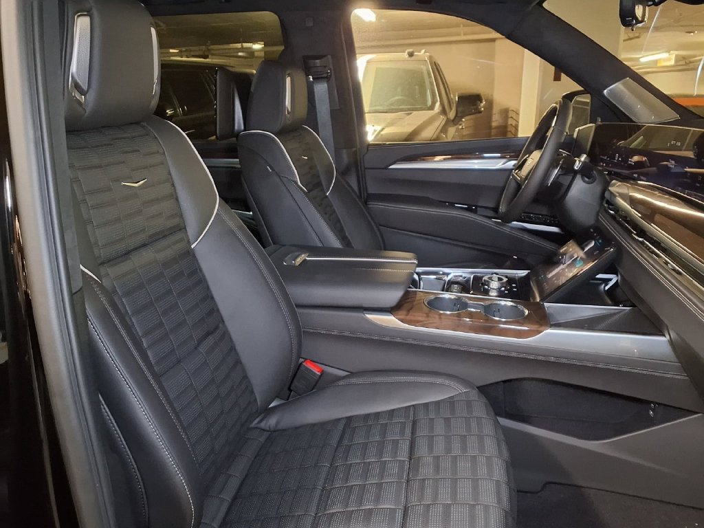 New 2027 Cadillac Escalade Platinum Sport w/ LPO, Floor Liner Package AWD/4WD image 6
