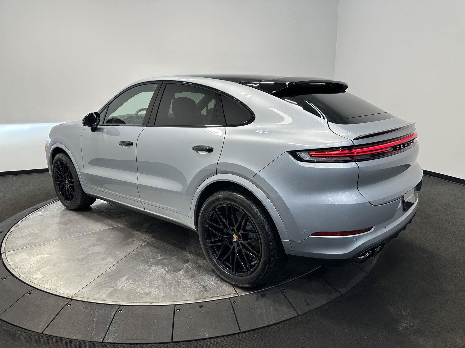 New 2026 Porsche Cayenne Coupe AWD/4WD image 3