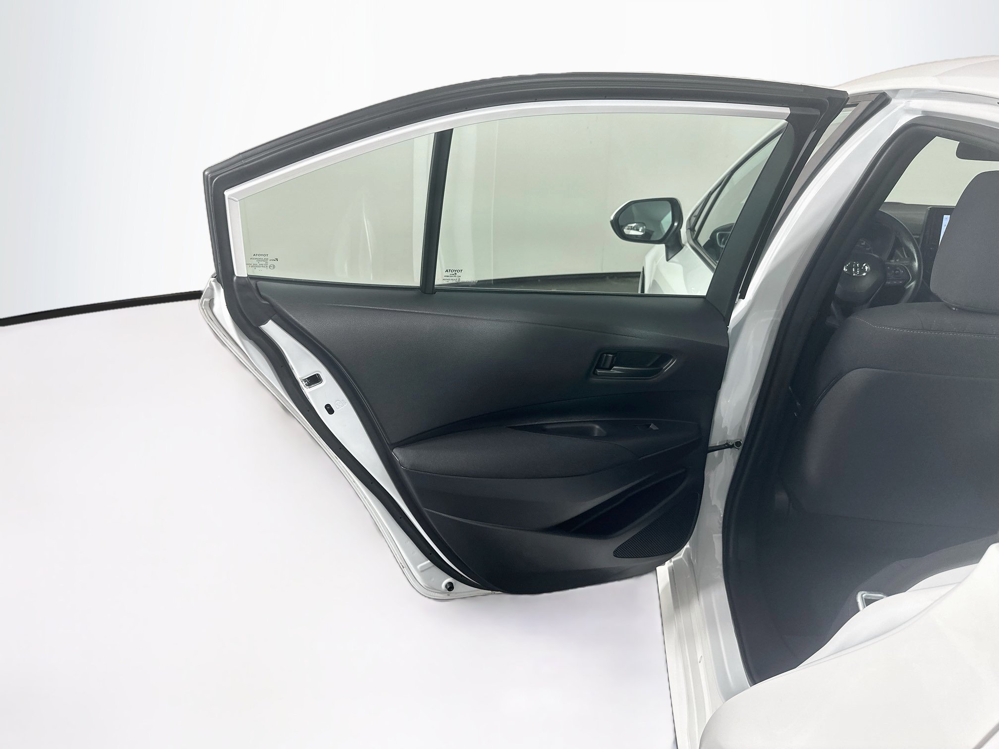 Used 2025 Toyota Corolla LE FWD image 24