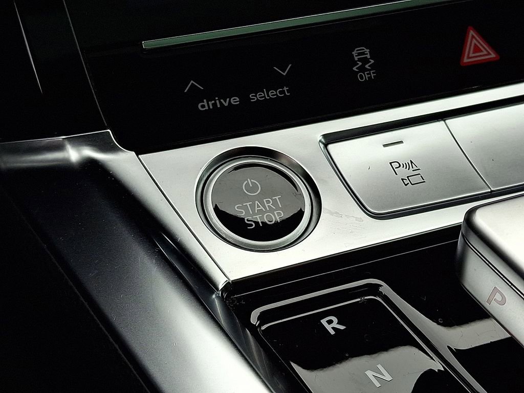 Used 2023 Audi e-tron Premium Plus w/ Premium Plus Package image 25