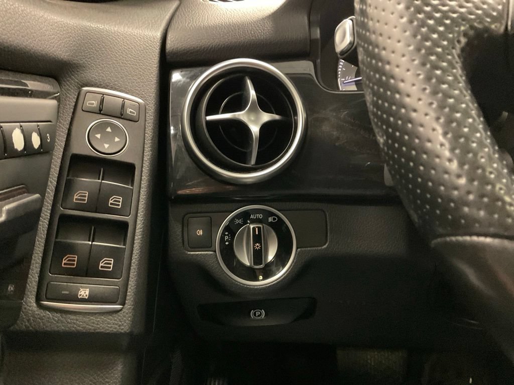 Used 2015 Mercedes-Benz GLK 350 4MATIC image 16