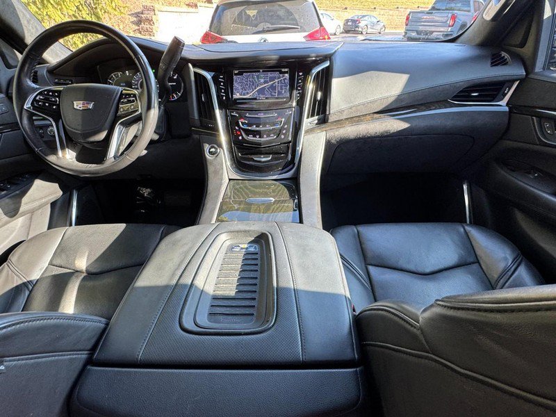 Used 2020 Cadillac Escalade Platinum image 12