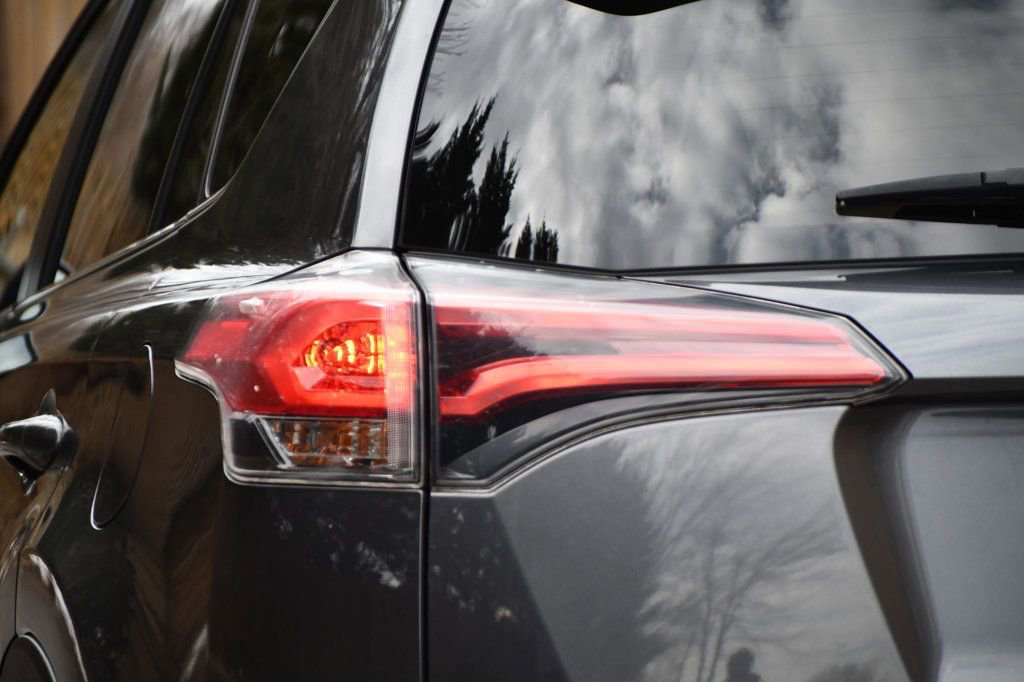 Used 2018 Toyota RAV4 XLE w/ Plus Extra Value Package image 7