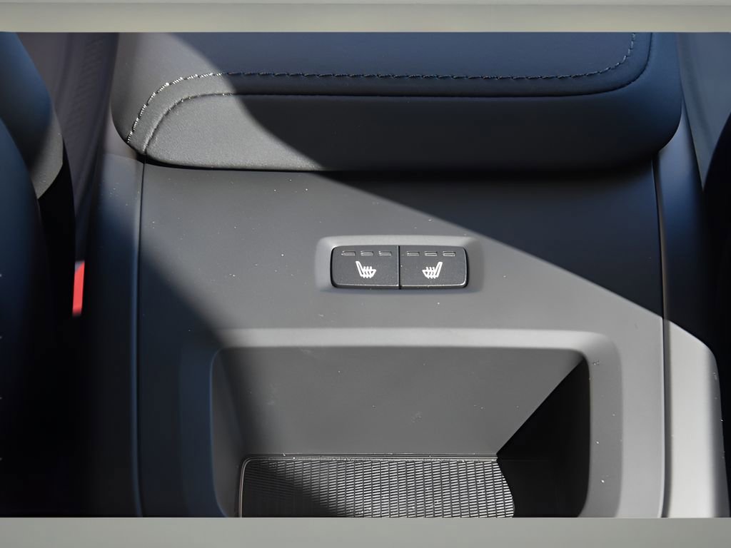 New 2026 Volvo XC60 B5 Plus w/ Protection Package Premier image 15